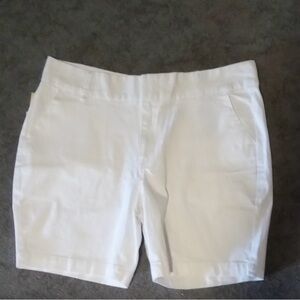 Hybrid & Company Women's White Shorts